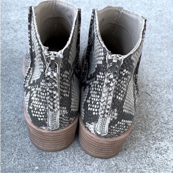 Women’s Dolce Vita Tavin Snakeskin Ankle Boot/Booties.
Size 6.5. Animal print. - Picture 3 of 12